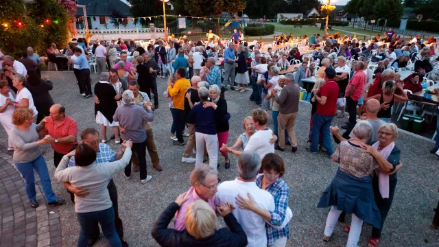 Petitville Guinguette zomer 2016 Normandië 1sma H.zangl