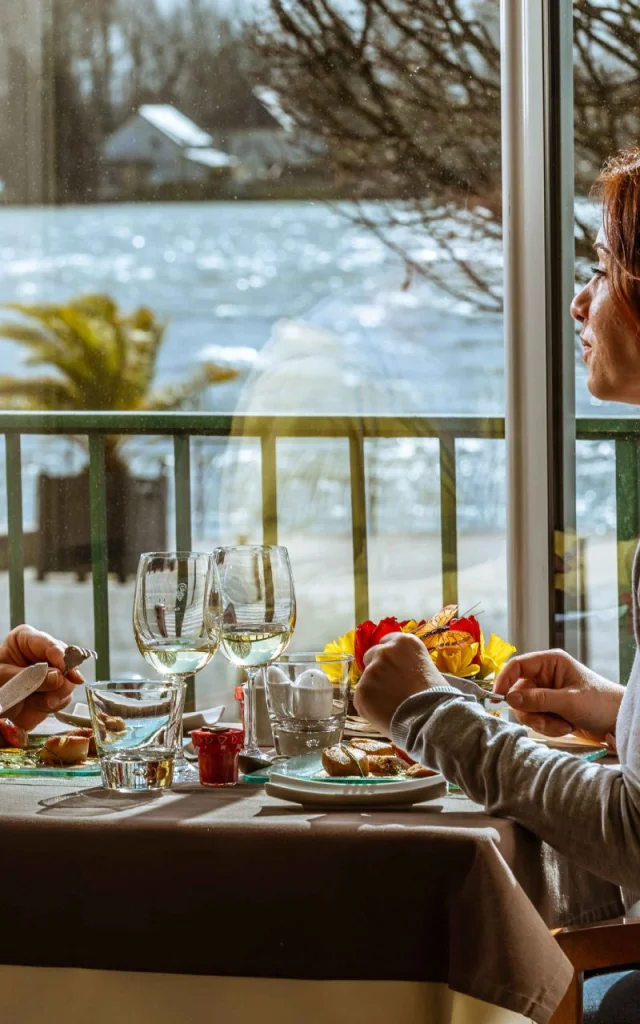 Rives En Seine April 2018 Caudebec En Caux Restaurant Le Normandie Vue Seine Logis De France Lokale Produkte Drone Press