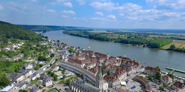 Rives En Seine Juillet 2016 Eglise Notre Dame De Caudebec En Caux Architecture Bord De Seine Jf Drone N Caux