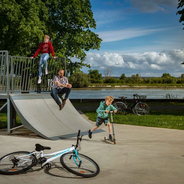 Villequier Ete 2020 Skatepark Famille Enfant Loisirs Outdoor Sport Bord De Seine Drone Press